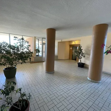 Climatise Avec Parking Securise A St Cyprien - Fr-1-106-97