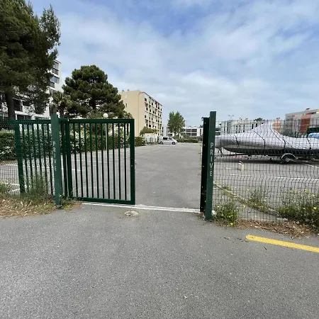 Climatise Avec Parking Securise A St Cyprien - Fr-1-106-97 Apartment